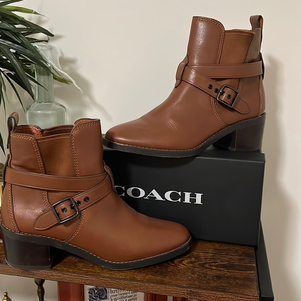 Womens medium brown fall boots size 7.5